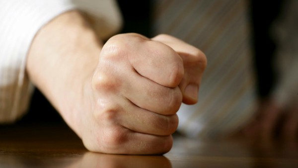 Nóng giận phá vỡ mối quan hệ, làm xấu đi hình ảnh của bạn.
